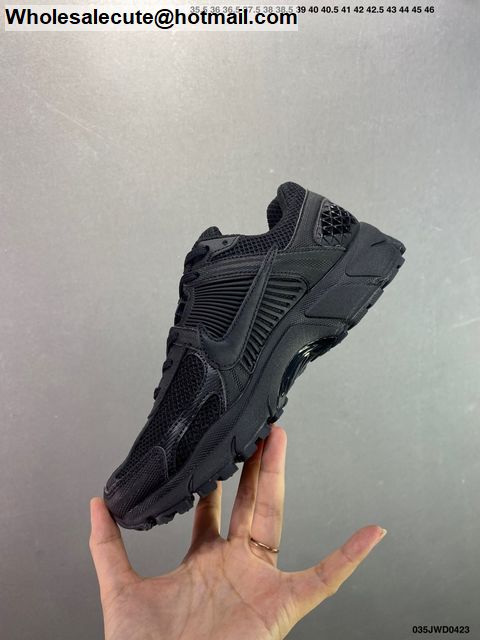 nike zoom vomero 5 triple black